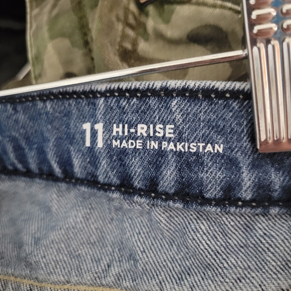 NWT Arizona Jean Co. High Waisted Denim Shorts | Size 11 - Picture 9 of 9